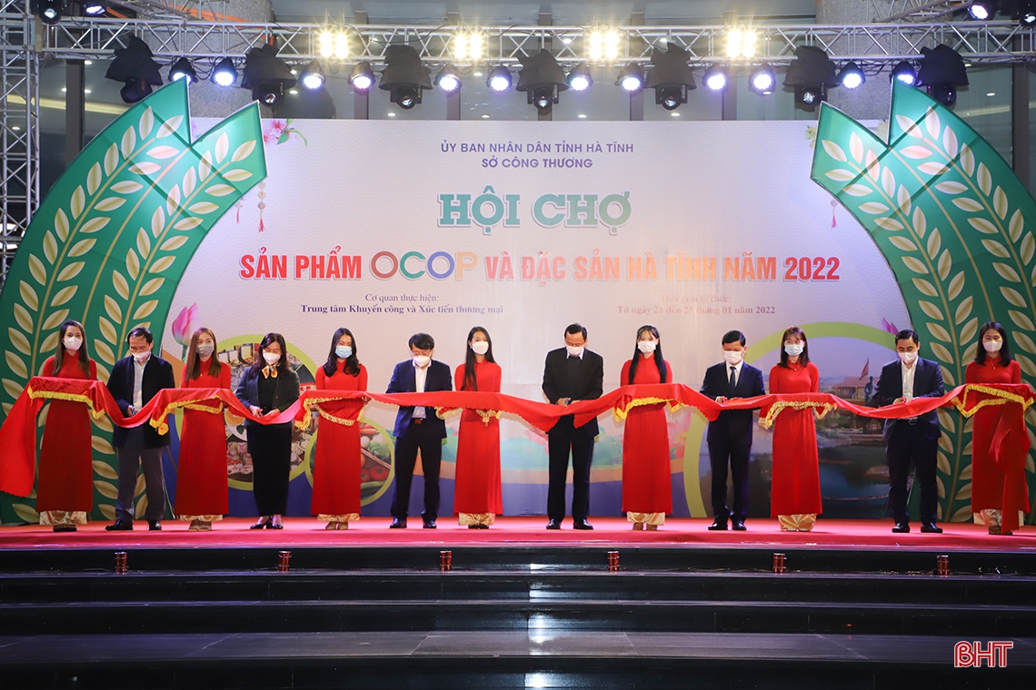 Khai mạc Hội chợ sản phẩm OCOP và đặc sản Hà Tĩnh năm 2022