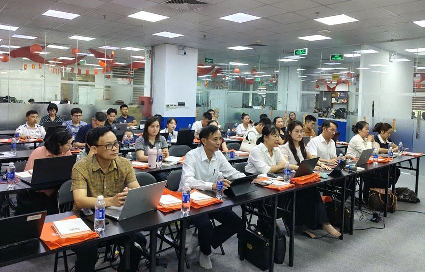 Hơn 20 doanh nghiệp Hà Tĩnh được đào tạo về thương mại điện tử và vận hành gian hàng trên Shopee