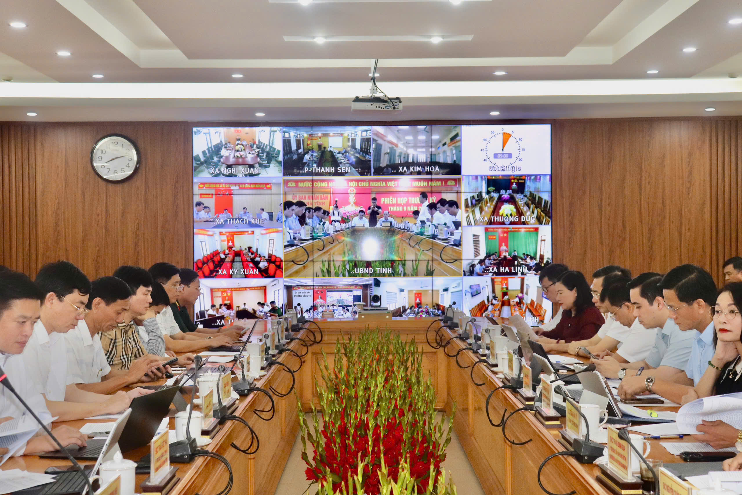Phiên họp thường kỳ UBND tỉnh tháng 9/2025