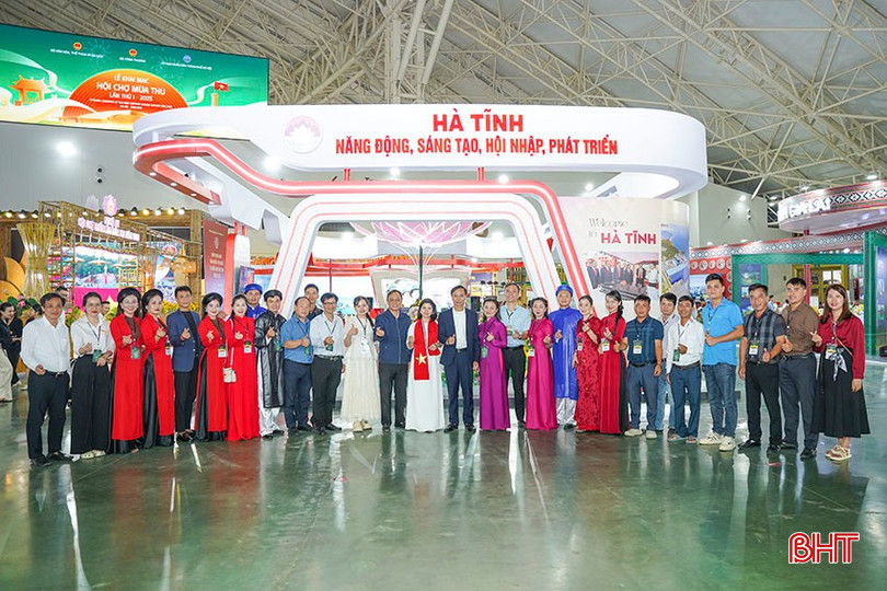 Gần 100 sản phẩm đặc trưng của Hà Tĩnh tham gia Hội chợ mùa Thu năm 2025 Gần 100 sản phẩm đặc trưng của Hà Tĩnh tham gia Hội chợ mùa Thu năm 2025