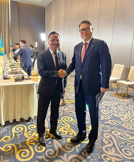 Các hoạt động của Thứ trưởng Nguyễn Hoàng Long trong khuôn khổ chuyến thăm cấp nhà nước Cộng hòa Kazakhstan của Tổng Bí thư Tô Lâm