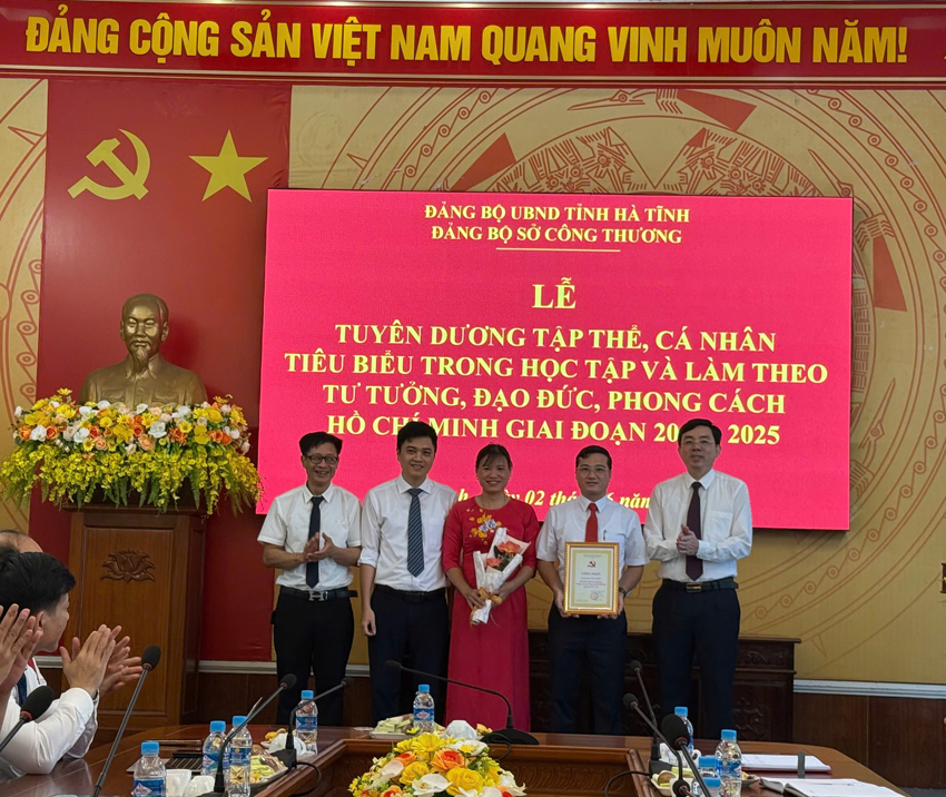 Sở Công Thương tổ chức Chào cờ - triển khai công tác tháng 6 năm 2025