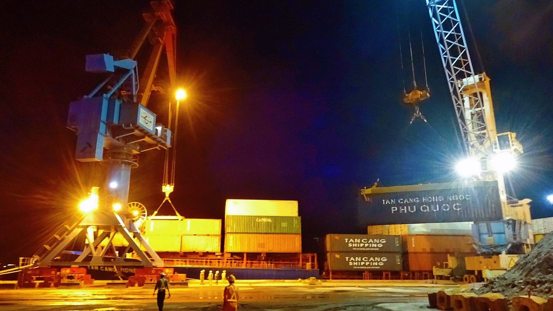 Chính sách hỗ trợ các hãng tàu biển mở tuyến vận chuyển container và đối tượng có hàng hóa vận chuyển bằng container qua cảng Vũng Áng, tỉnh Hà Tĩnh