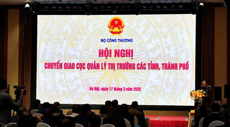 HÀ TĨNH: TIẾP NHẬN NGUYÊN TRẠNG CỤC QUẢN LÝ THỊ TRƯỜNG TỪ BỘ CÔNG THƯƠNG ĐỂ TỔ CHỨC LẠI THÀNH CHI CỤC QUẢN LÝ THỊ TRƯỜNG THUỘC SỞ CÔNG THƯƠNG