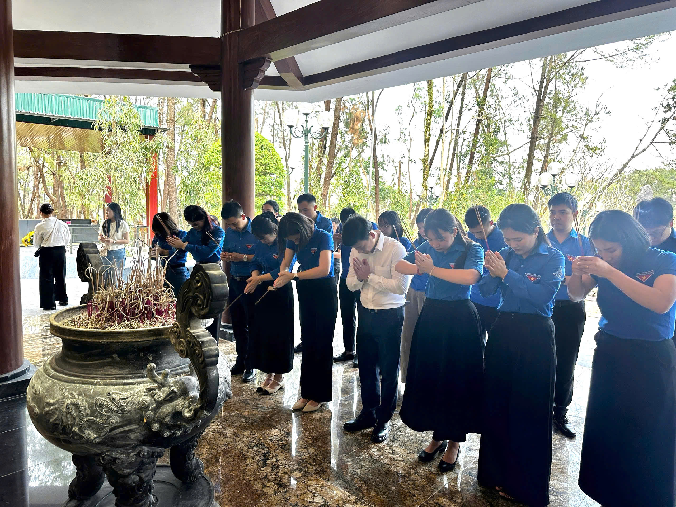 Chi đoàn Sở Công Thương tỉnh Hà Tĩnh tổ chức các hoạt động ý nghĩa hướng tới kỷ niệm 95 năm Ngày thành lập Đoàn Thanh niên Cộng sản Hồ Chí Minh