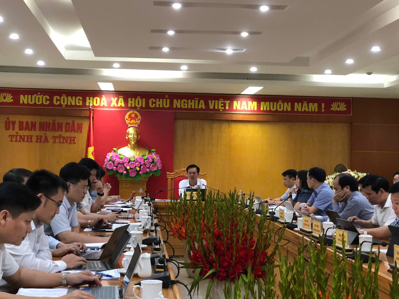 Ủy Ban Nhân Dân tỉnh chủ trì họp nghe báo cáo, xử lý một số nội dung liên quan đến đầu tư xây dựng hạ tầng cụm công nghiệp trên địa bàn tỉnh