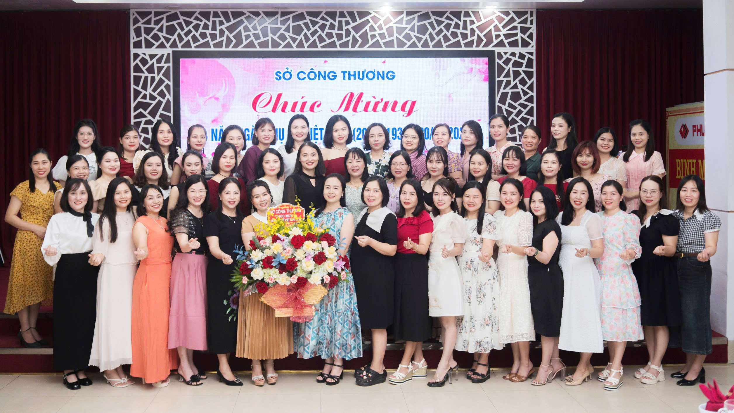 Sôi nổi các hoạt động kỷ niệm Ngày Phụ nữ Việt Nam 20/10 tại các CĐCS