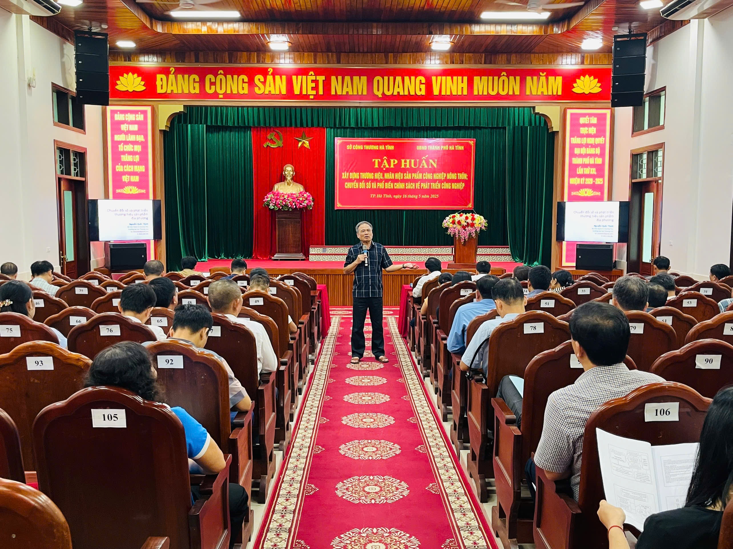 Hội nghị tập huấn xây dựng thương hiệu, nhãn hiệu sản phẩm công nghiệp nông thôn; chuyển đổi số và phổ biến chính sách về phát triển công nghiệp