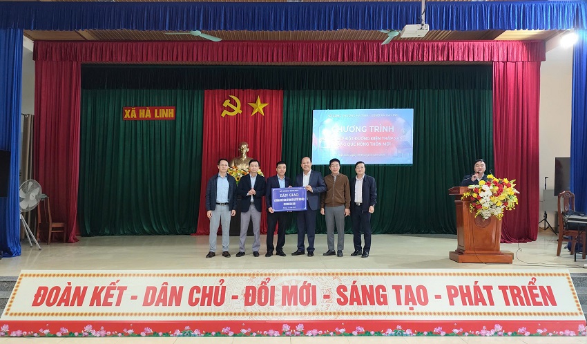 Sở Công Thương hỗ trợ công trình điện thắp sáng đường quê, tập huấn an toàn gas, điện và sử dụng năng lượng tiết kiệm hiệu quả tại xã Hà Linh