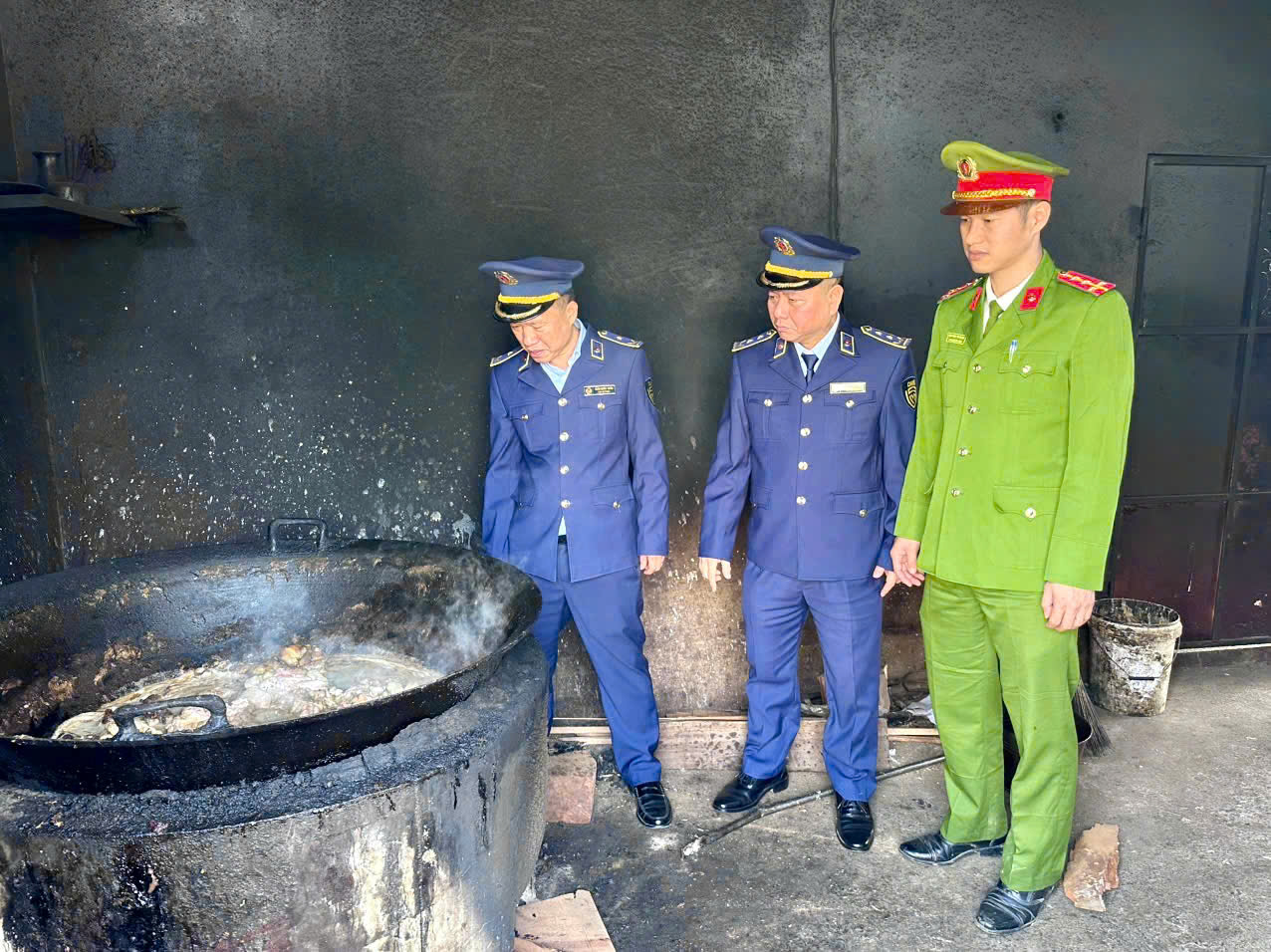 Đội Quản lý thị trường số 2 - Chi cục Quản lý thị trường Hà Tĩnh: Phát hiện, xử lý cơ sở sản xuất, kinh doanh mỡ bẩn