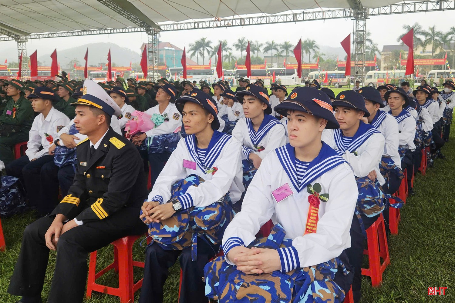 Hòa chung không khí “Ngày hội tòng quân” của cả nước, sáng nay (5/3), 1.690 công dân ưu tú Hà Tĩnh lên đường thực hiện nghĩa vụ quân sự và Công an nhân dân.